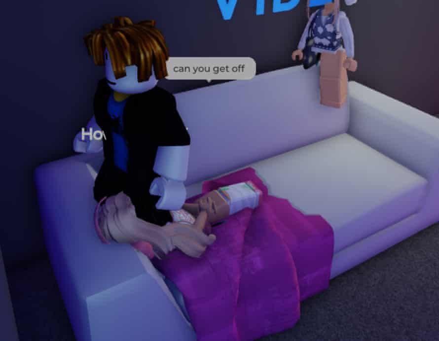 Игрок сидит на лице персонажа, созданного журналисткой