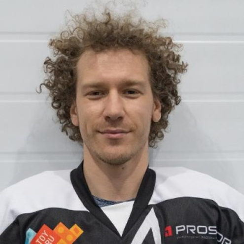 Шорт-трекист Эмиль Карнеев собрал все мячи за 6 минут