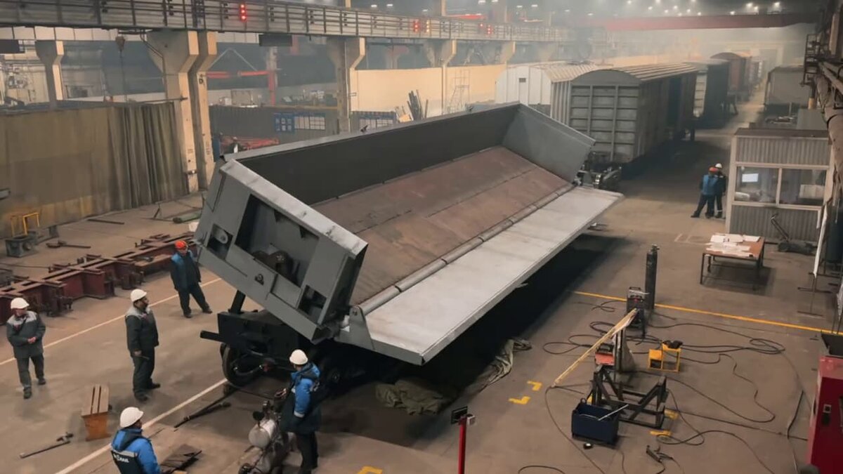   6-осный думпкар для перевозки скальных пород и руд на горнорудных карьерах