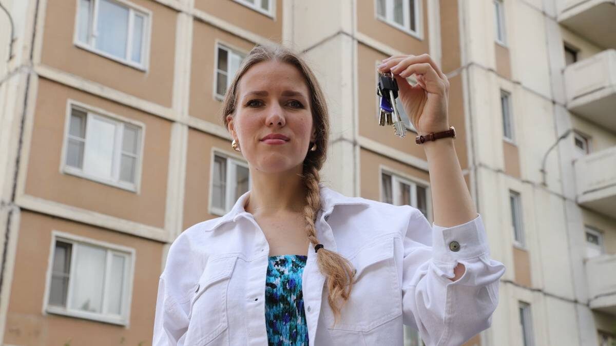    Москвичка Дарья Смирнова приобрела квартиру в районе Орехово-Борисово Северное, руководствуясь всеми правилами безопасности / Фото: Анатолий Цымбалюк / Вечерняя Москва