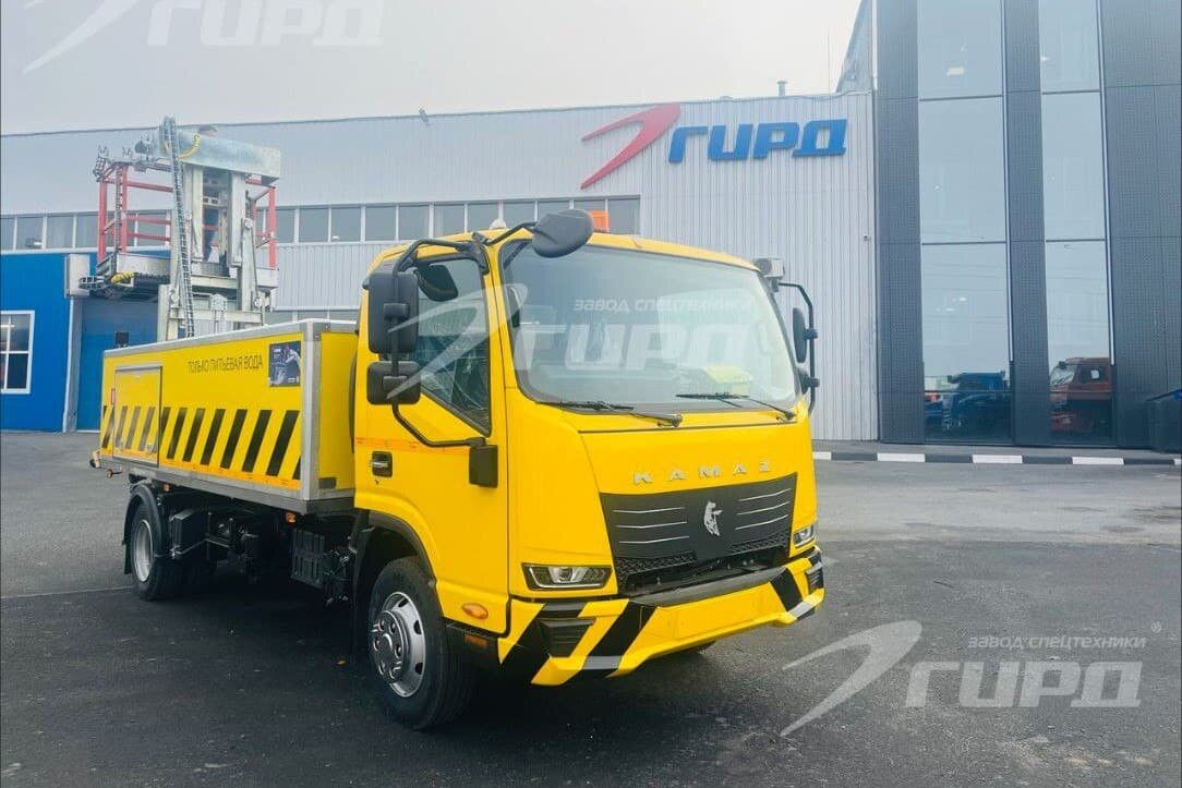   Заправщик питьевой воды для для самолётов на шасси КамАЗ Компас 9