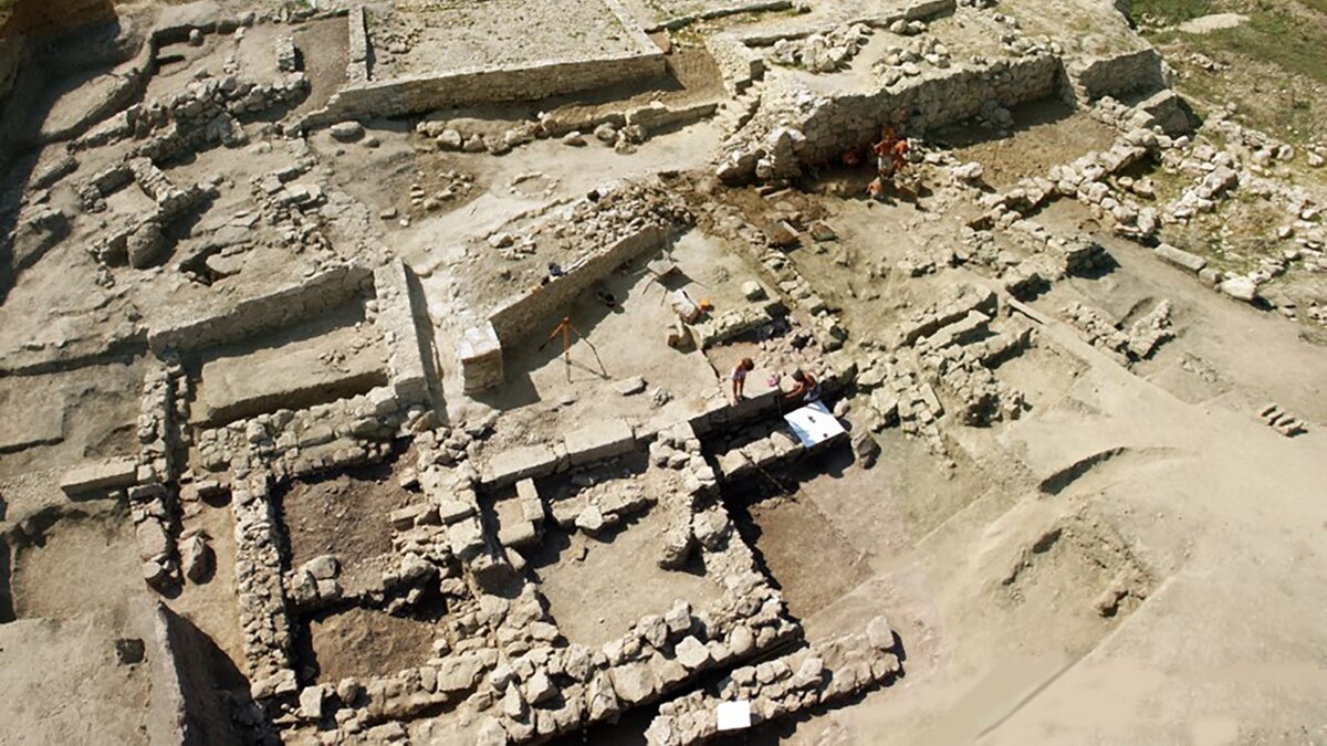   Предоставлено ГМИИ им. А.С. Пушкина- Вид на раскопки в Пантикапее (Керчь), гора Митридат