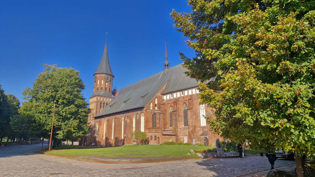 После войны собор долго лежал в руинах, но был восстановлен с любовью и вниманием к каждой детали. 