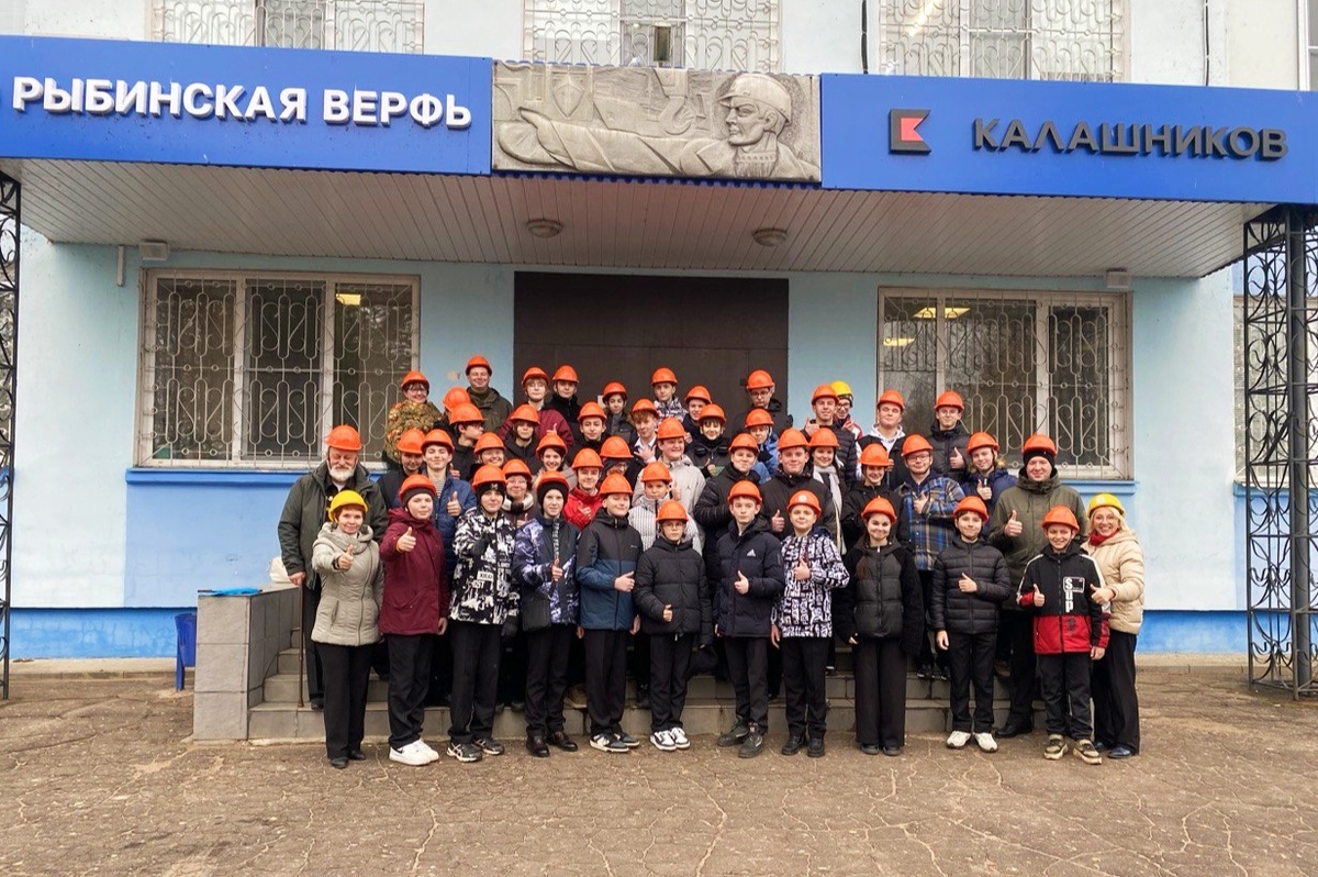 Костромичи на Рыбинской верфи. Фото Наталии Меньшиковой 