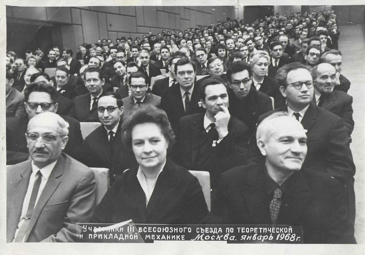 Молодой Николай тоже здесь, на съезде