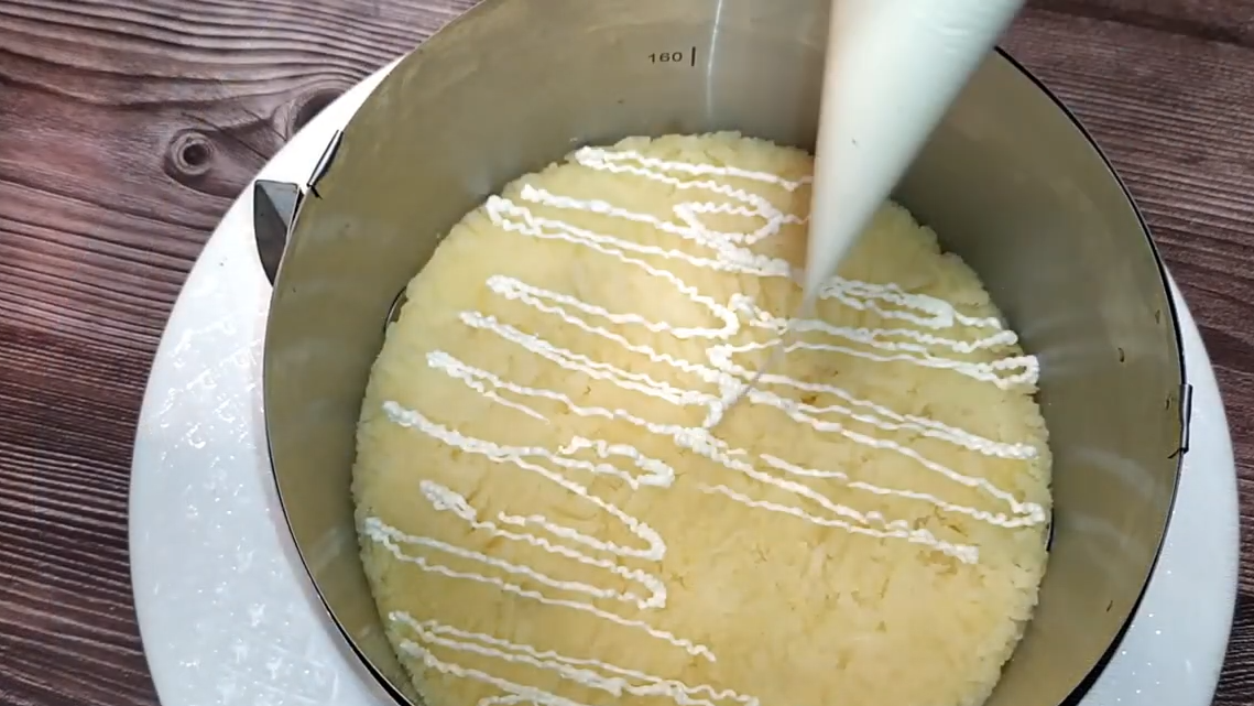 Слоёный салат "Весёлые опята". Фото автора.