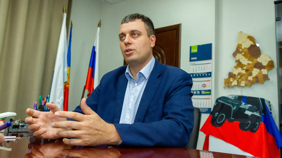 Глава Среднеуральска (Свердловская область) Алексей Стасенок во время интервью .📷Фото: Михаил Филиппов / Коммерсантъ