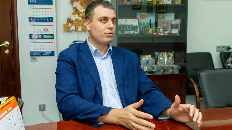 Глава Среднеуральска (Свердловская область) Алексей Стасенок во время интервью .📷Фото: Михаил Филиппов / Коммерсантъ