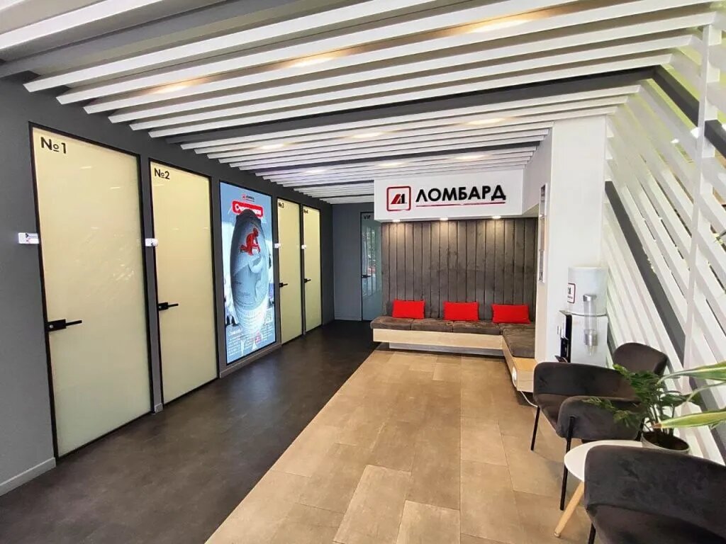 По словам Татьяны Чехониной, негативный стериотип о ломбардах уходит в прошлое, сегодня розничные точки сети — это комфортные и презентабельные офисы // Фото: пресс-служба компании «Ломбард-Л1»