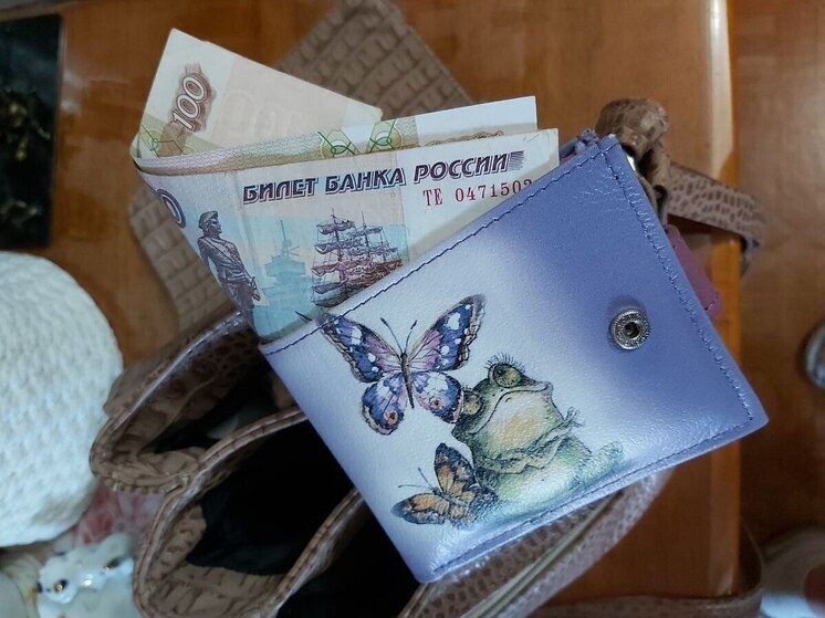     Сейчас продавец обязан уплатить налог на доходы физических лиц (НДФЛ), если он продает объект недвижимости до истечения срока в пять лет. Фото: архив МК в Питере