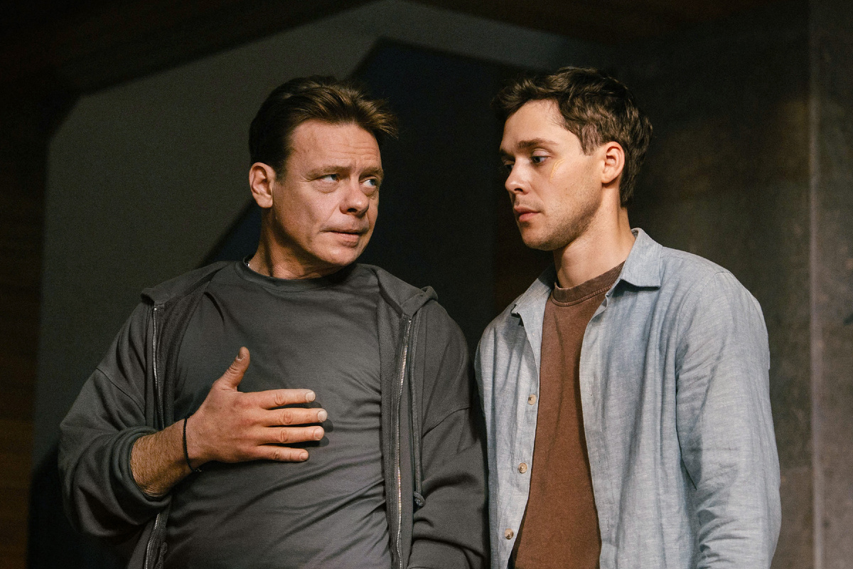 Павел Майков и Влад Прохоровв в сериале «Гудовы». Фото: телеканал СТС