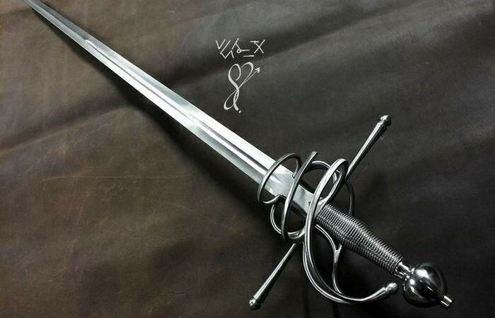 Шпага - не иголка.