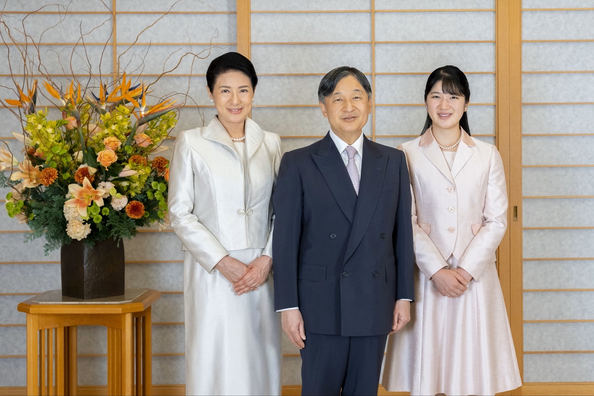 Императорская семья не носит фамилию, а использует лишь титул и имя.