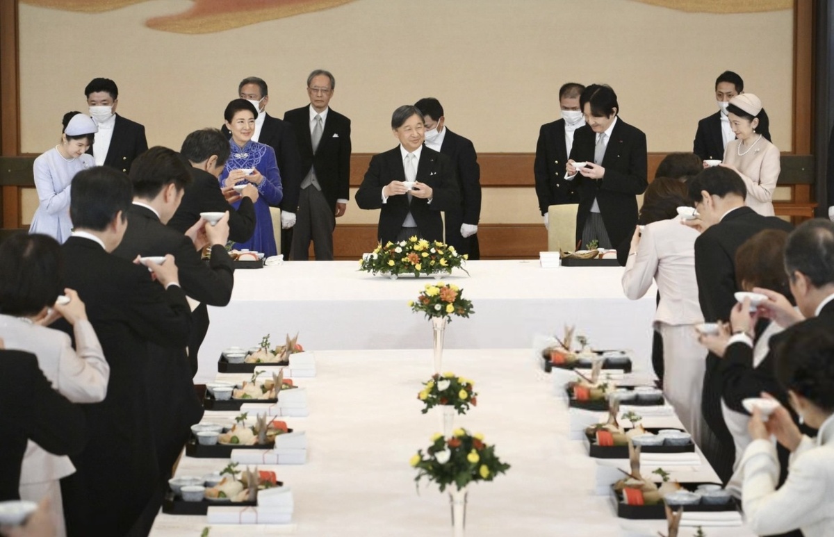 Дарить и принимать подарки можно только строго по регламенту.