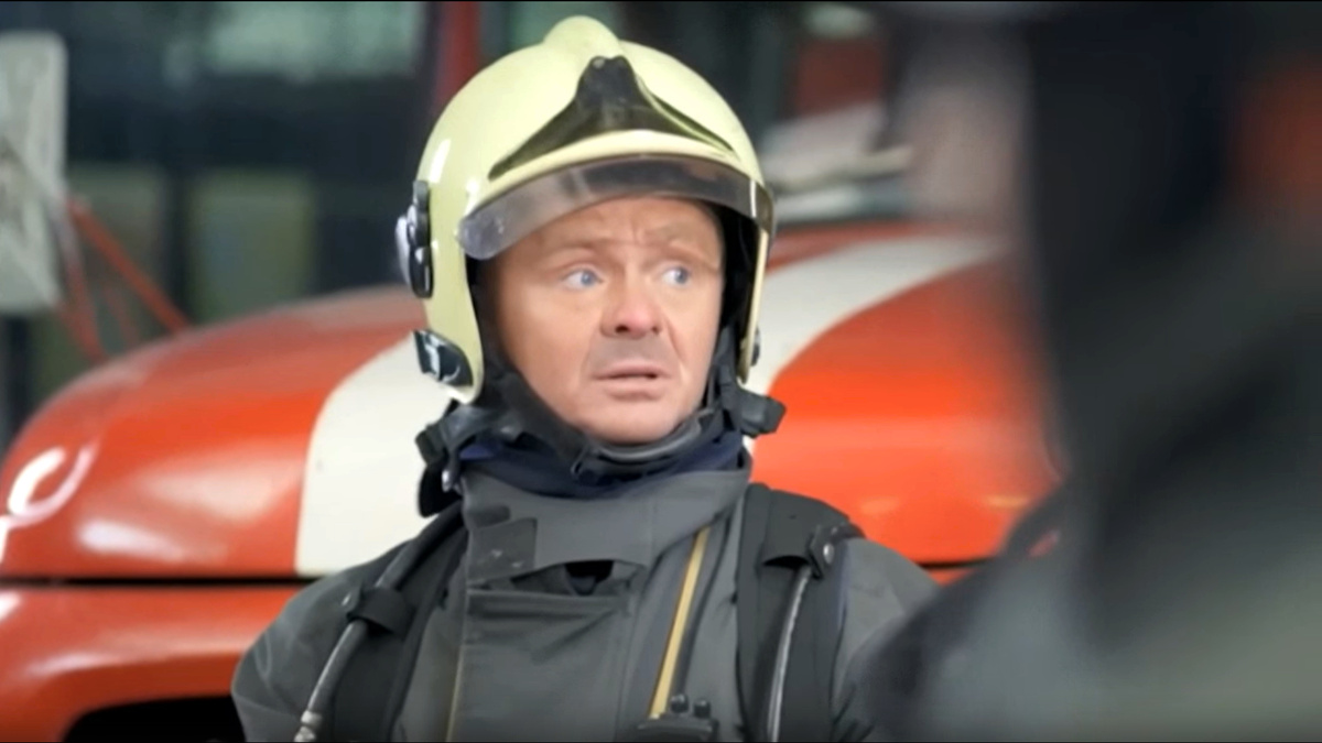 Кадр из сериала "Между двух огней", 2014 г., режиссер Пётр Борисов, сценаристы Михаил Трофименко, Мариэтта Захарян, Андрей Ивашкин (скриншот) 