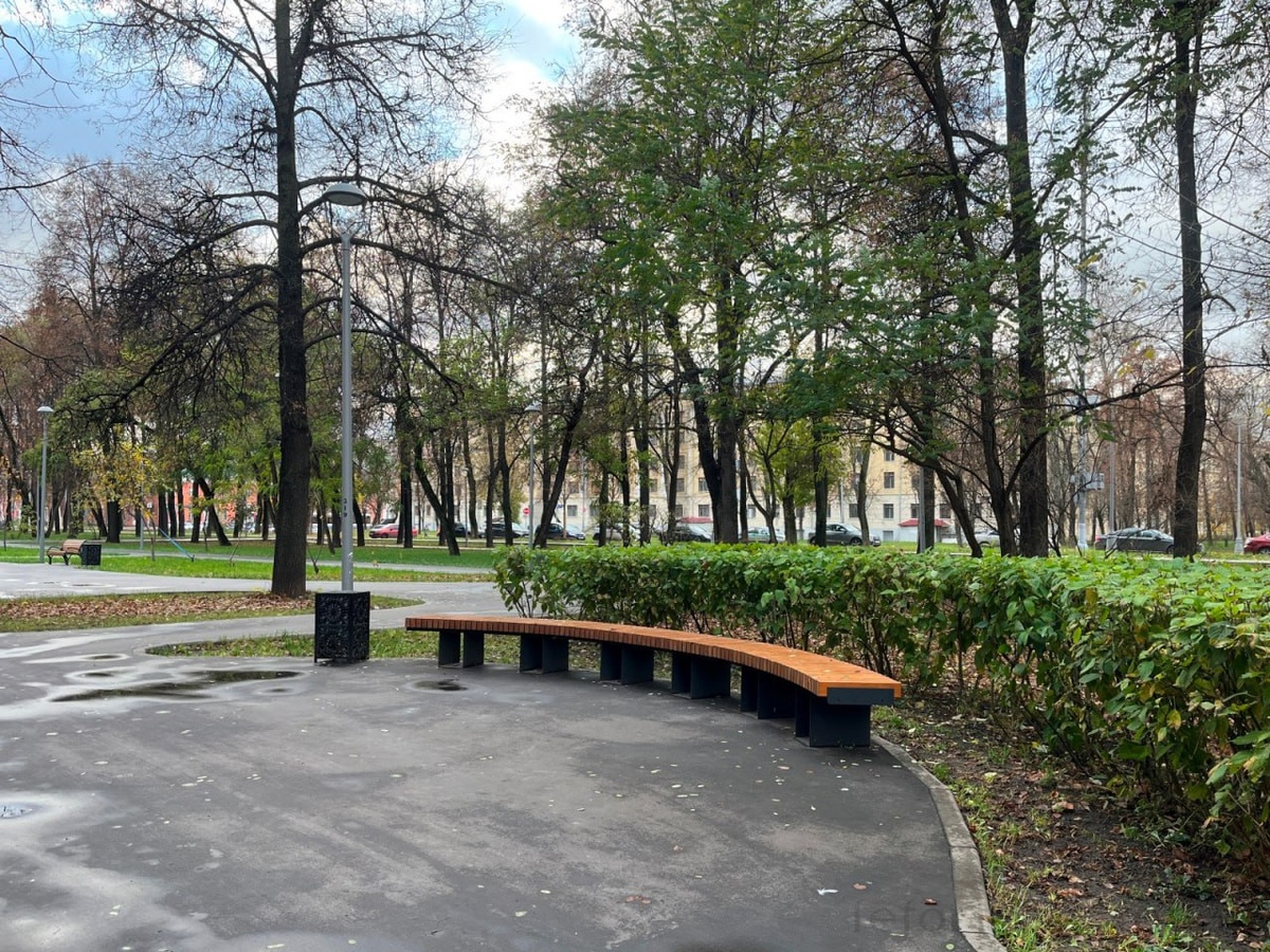 Лавочка в Краснокурсантском сквере