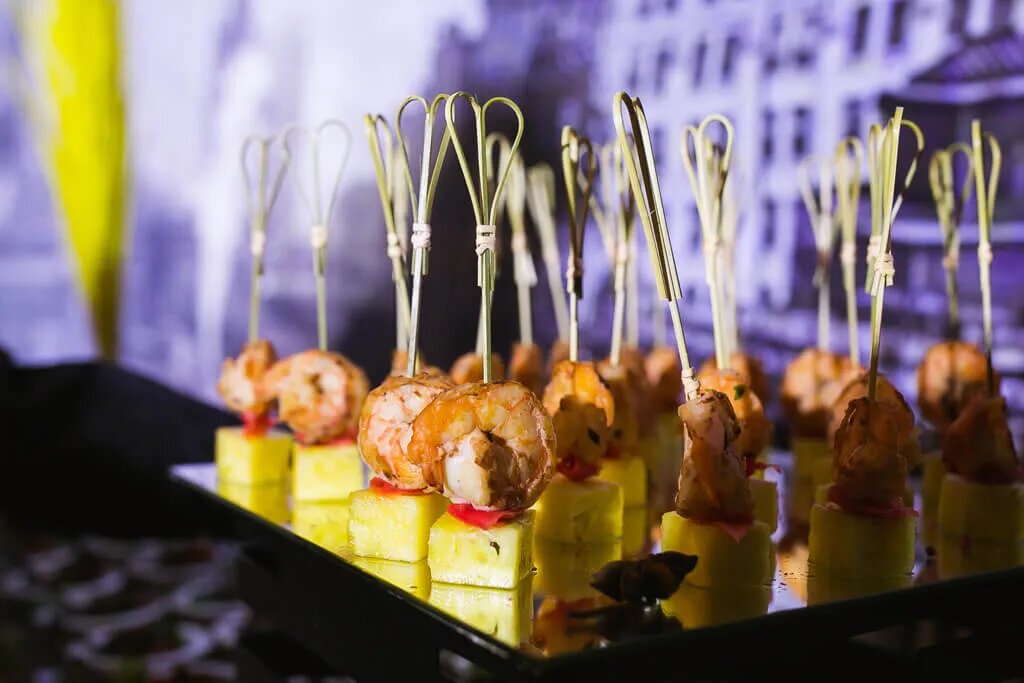 Праздничное меню с доставкой к новогоднему столу