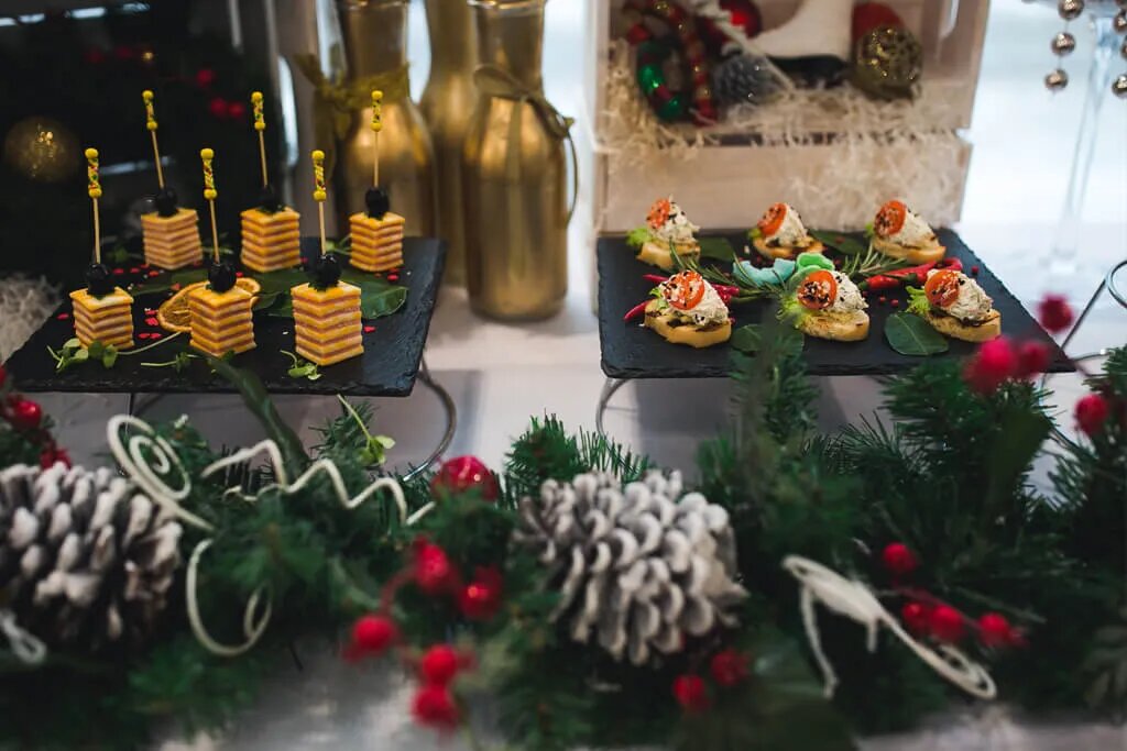 Праздничное меню с доставкой к новогоднему столу