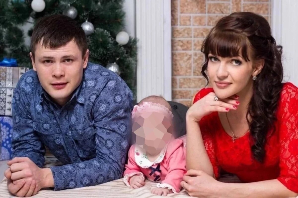    Сергей Зуев, Анна Кашина с дочерью.