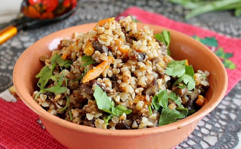 Готовим особое блюдо: делаем гречку главным блюдом с мясом, грибами и овощами 