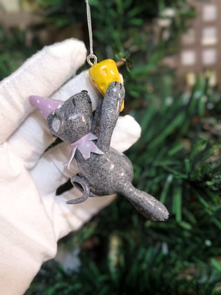 Готовая новогодняя игрушка Мышонок с кусочком сыра 