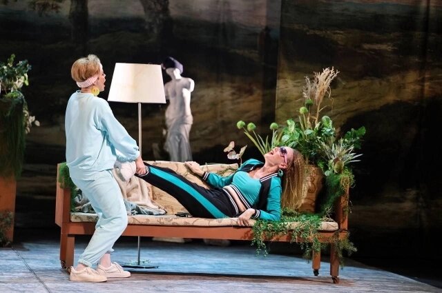    Приморские актрисы легко преобразились в англичанок. Фото: АиФ-Приморье/ Валентин Труханенко