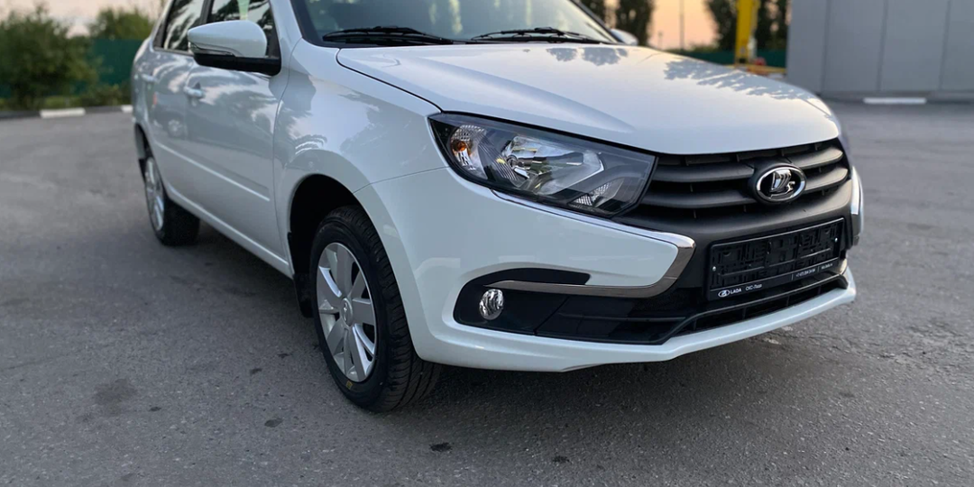 Взяли тестю новую Granta за 900.000 рублей. Через 3 дня она просто не завелась. Повезли обратно на эвакуаторе