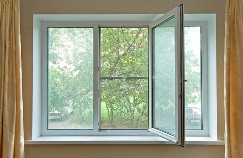 Почему москитные сетки надо снимать на зиму, и как их правильно хранить