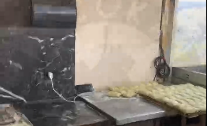    Продукция готовится в ужасных условиях. Фото: "Русская Община" Челябинск.