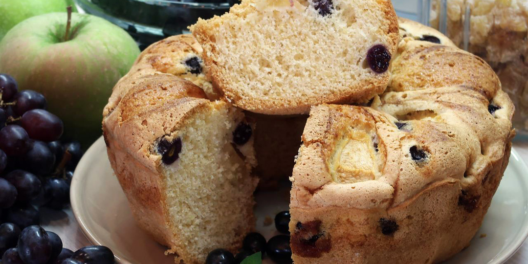 Пирог с яблоками и виноградом. Маленький секрет вкусного пирога!