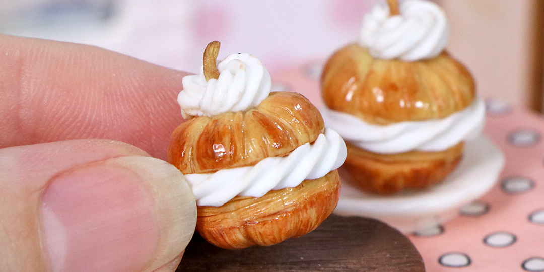 Осеннее волшебство в миниатюре: слоёные булочки-тыквы из полимерной глины