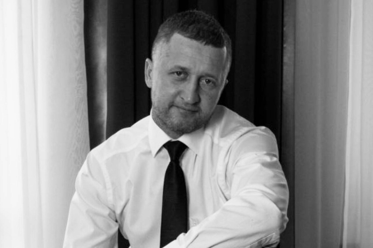     Скончался после аварии 45-летний телеведущий Михаил Шамотин