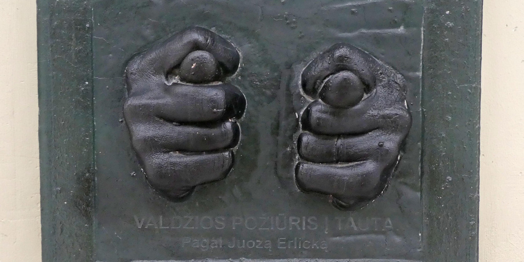 Руки! 15 забавных арт-объектов в тему из разных городов и стран