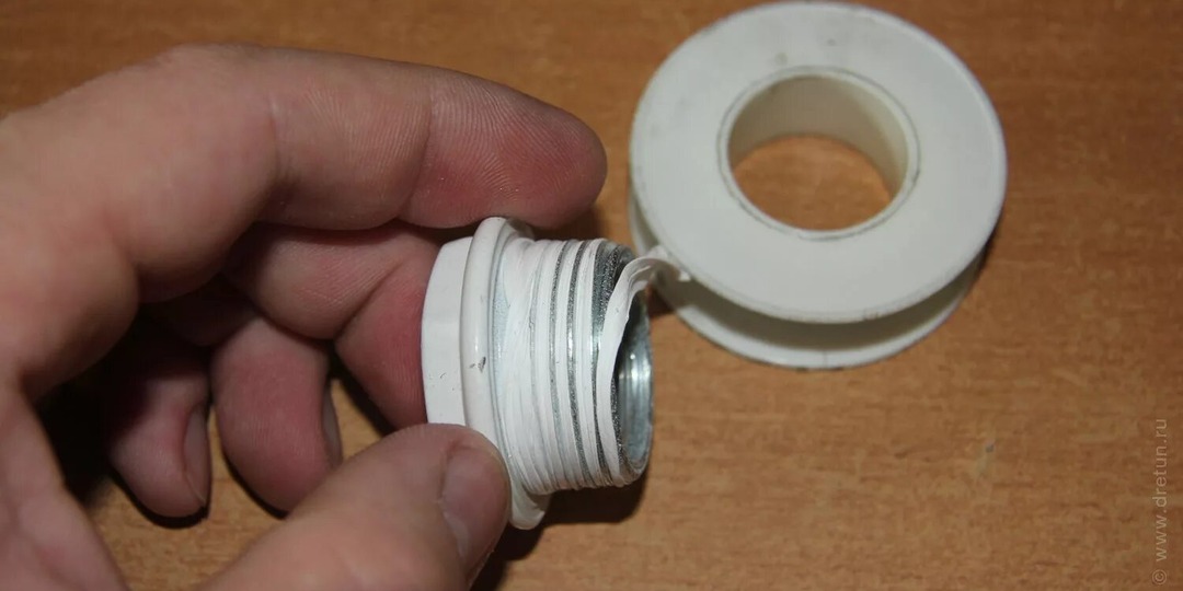 Все неправильно наматывают ФУМ-ленту, поэтому и текут соединения. Как делать это быстро и надежно?