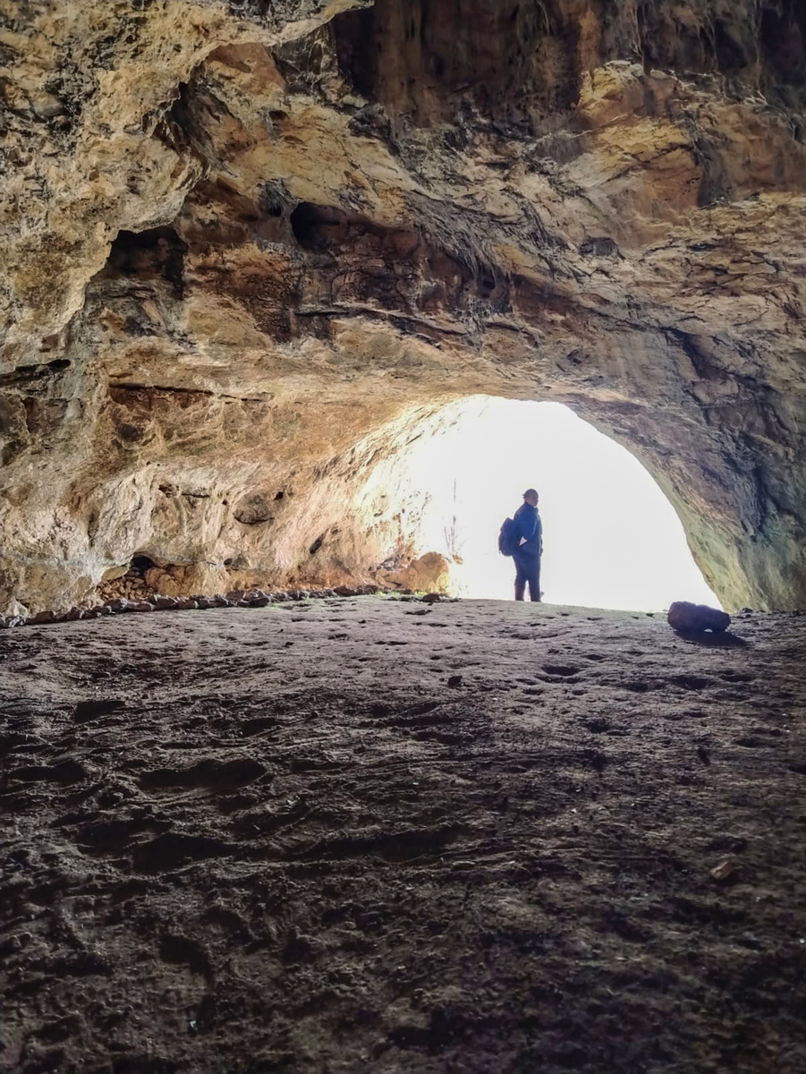 В Мезмайском гроте. 