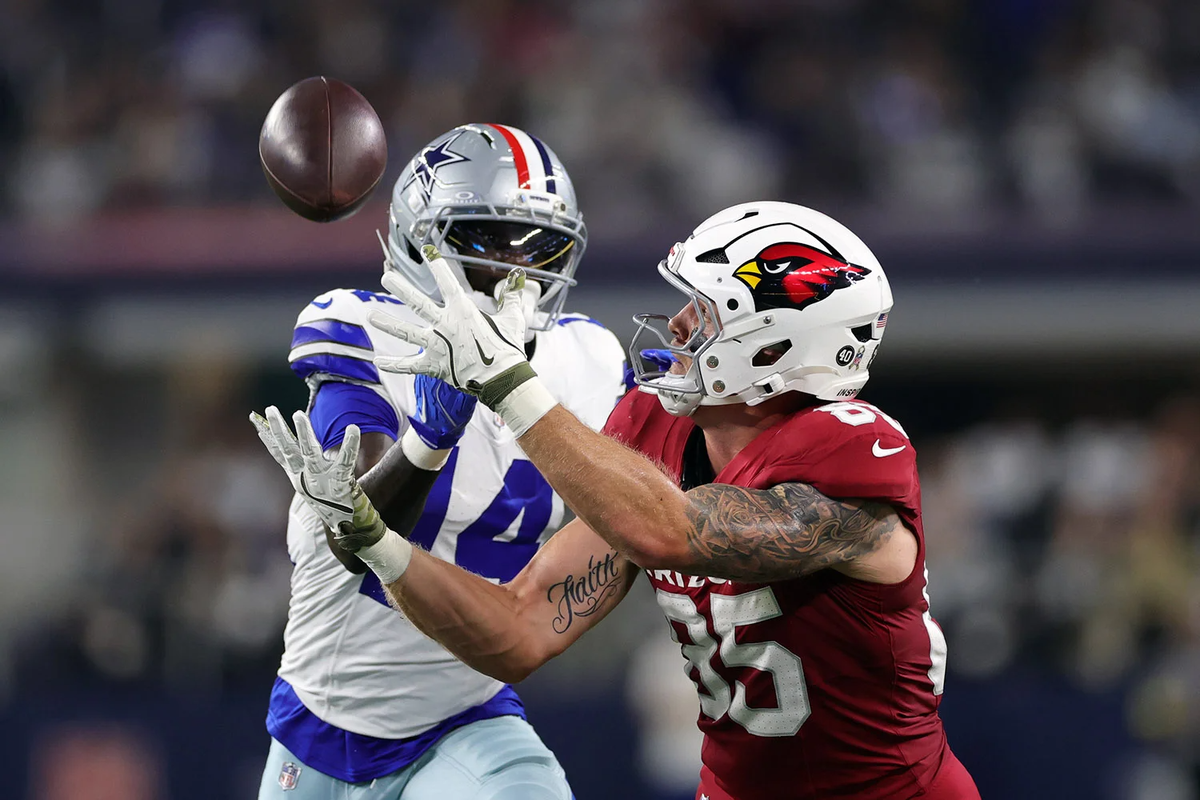 Матч между «Аризоной» и «Далласом» 4 ноября 2025 года (Фото Stacy Revere·Getty Images)