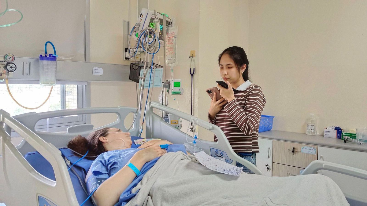 Анастасию посетила почетный консул. 