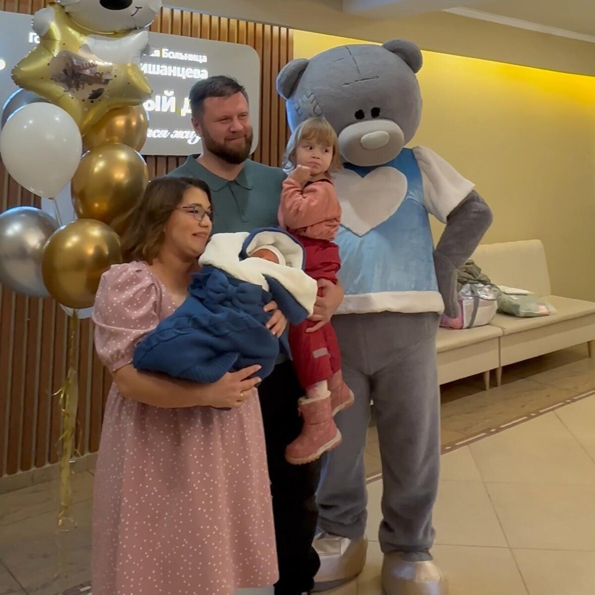    Дочь Розы Сябитовой с мужем и детьми Социальные сети