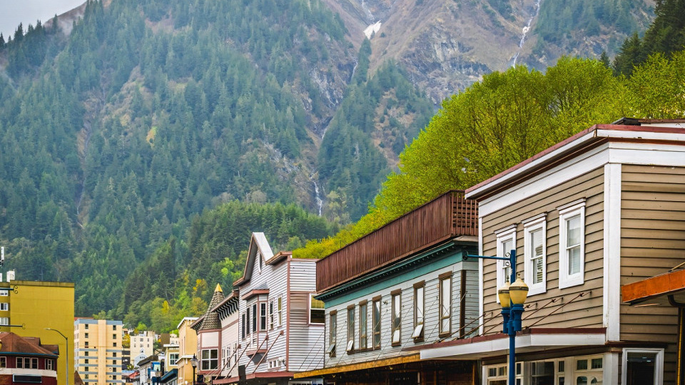 Кто и почему про­дал Аляс­ку Америке