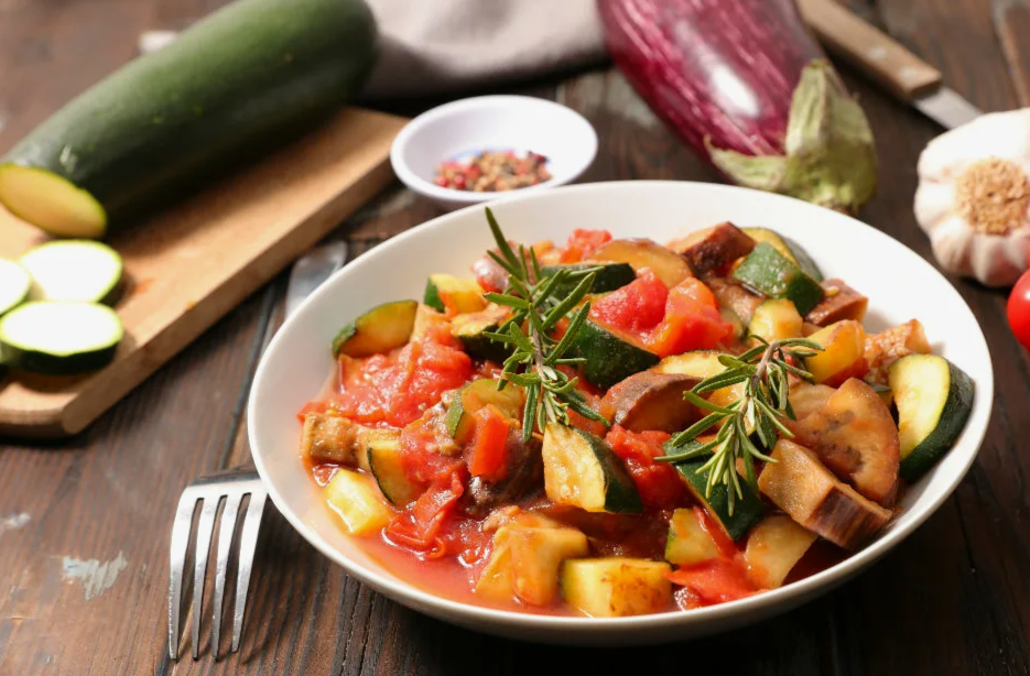 Овощное рагу с кабачками и баклажанами