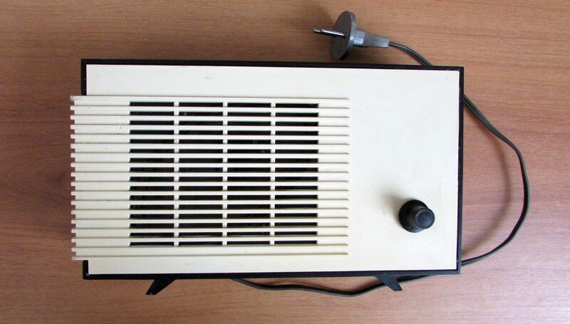 Абонентский громкоговоритель ГА-III «Яхонт» предназначен для прослушивания радиопрограмм. Входное напряжение 30 вольт. Громкоговорители для Москвы имели напряжение 15 В. Номинальная подводимая мощность – 150 мВт. Диапазон воспроизводимых частот 160...5000 Гц. Габариты АГ – 250х139х72 мм. Вес – 1050 гр. ГОСТ 5961-66. Цена 5 рублей.