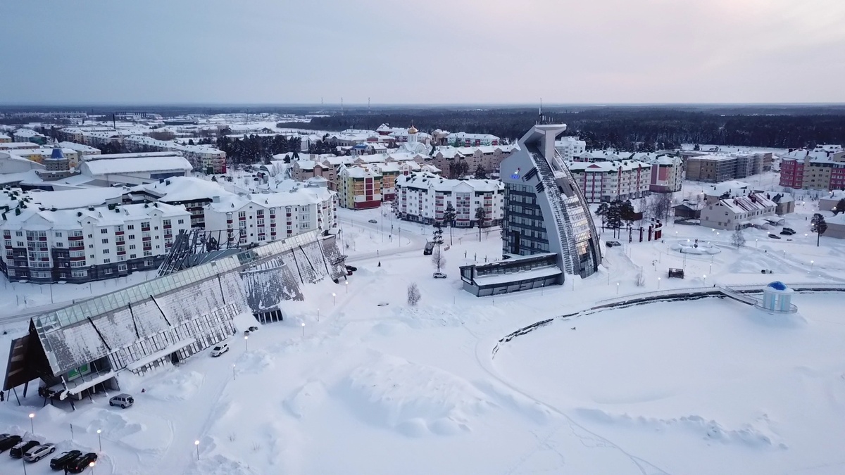    В Арктической зоне Югры планируют расселить 42 000 квадратов аварийного фонда