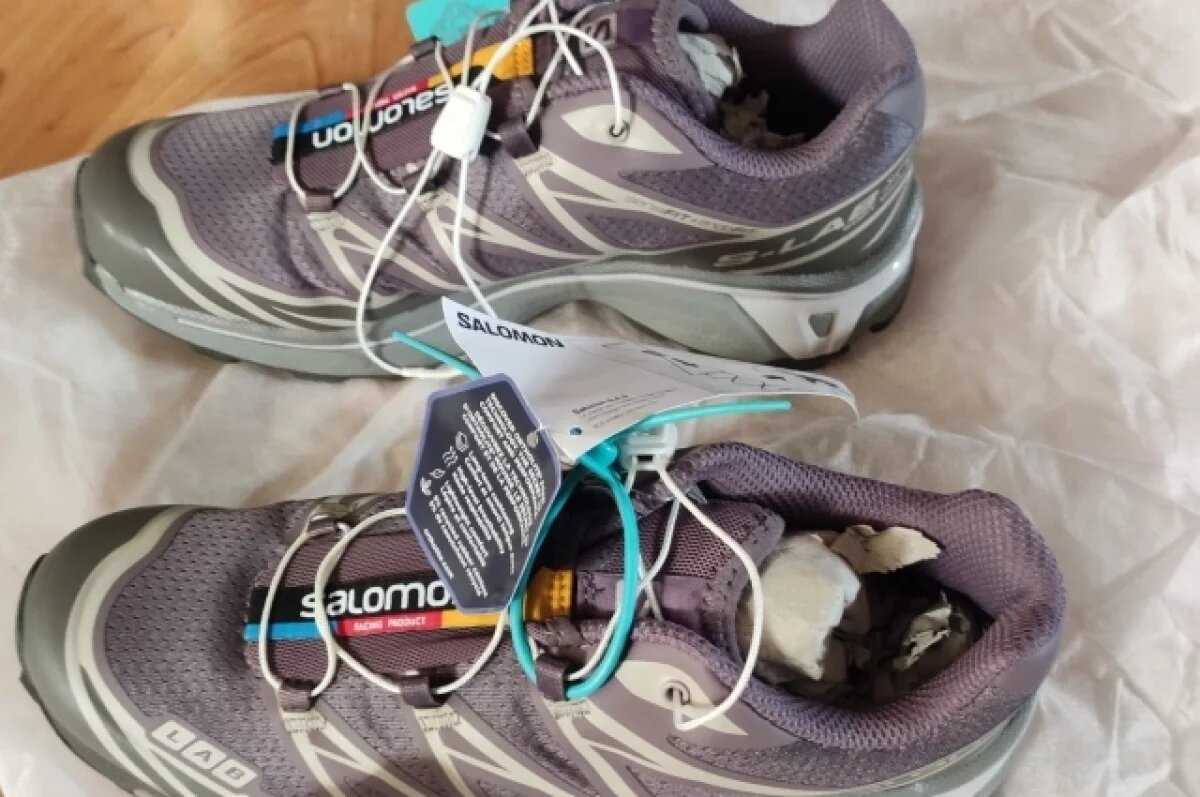     Партия контрафактных кроссовок хранится на складе с августа 2021 года.