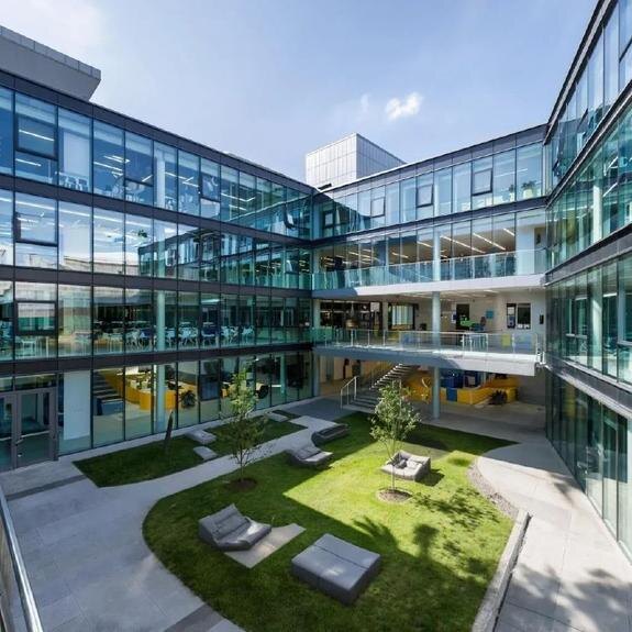    «Неприятность эту мы переживём»: за счёт российского бюджета строятся современные школы киргизским детям