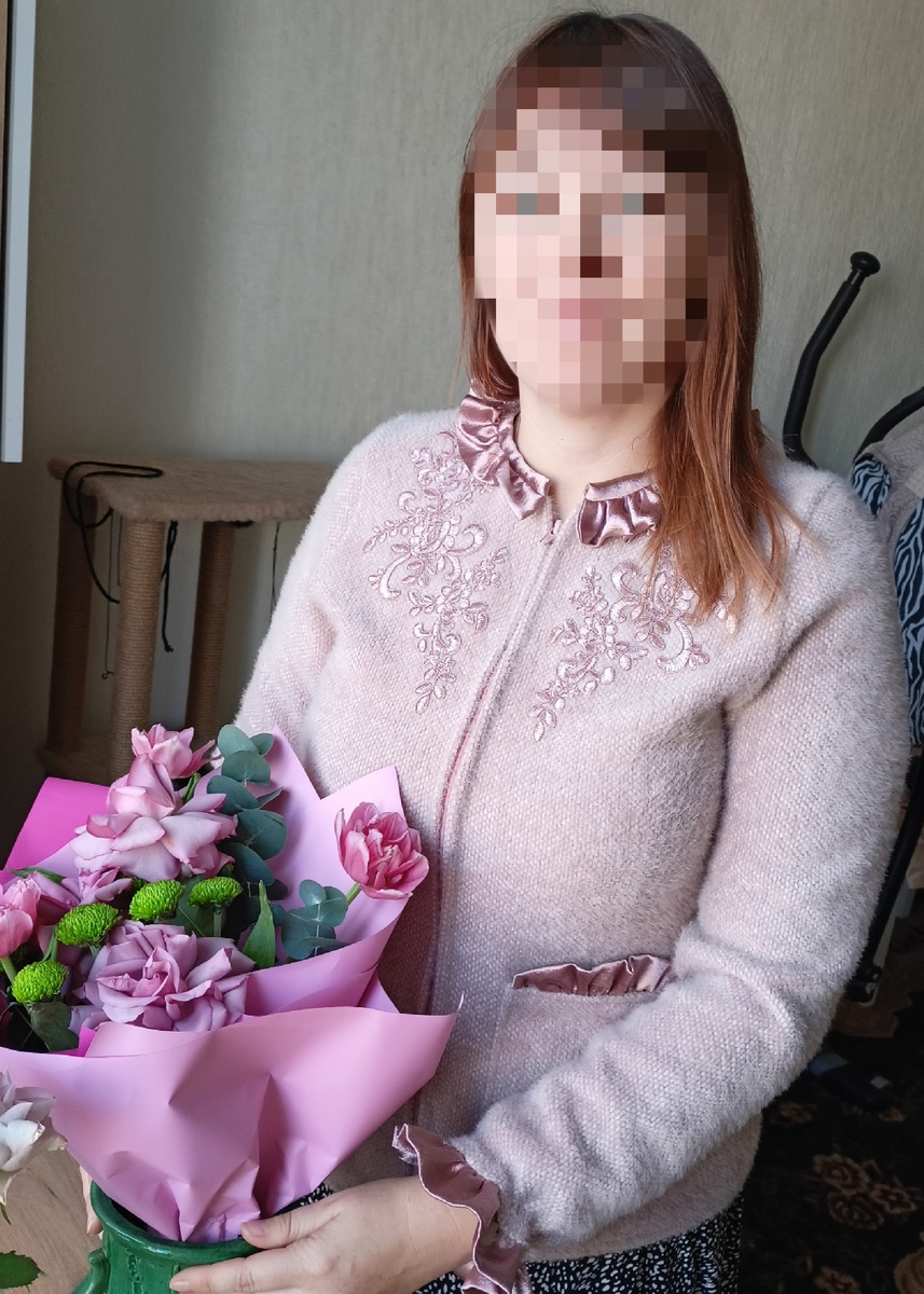 Очень муторно было пришивать это кружево на груди невидимым швом.