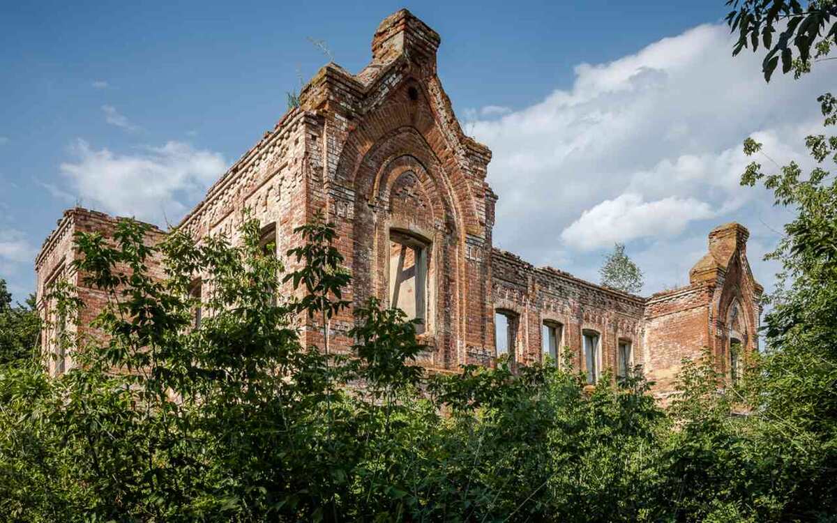    Экс-президент Калмыкии поможет восстановить усадьбу в Курской области Фото с сайта усадебноедостояние.рф