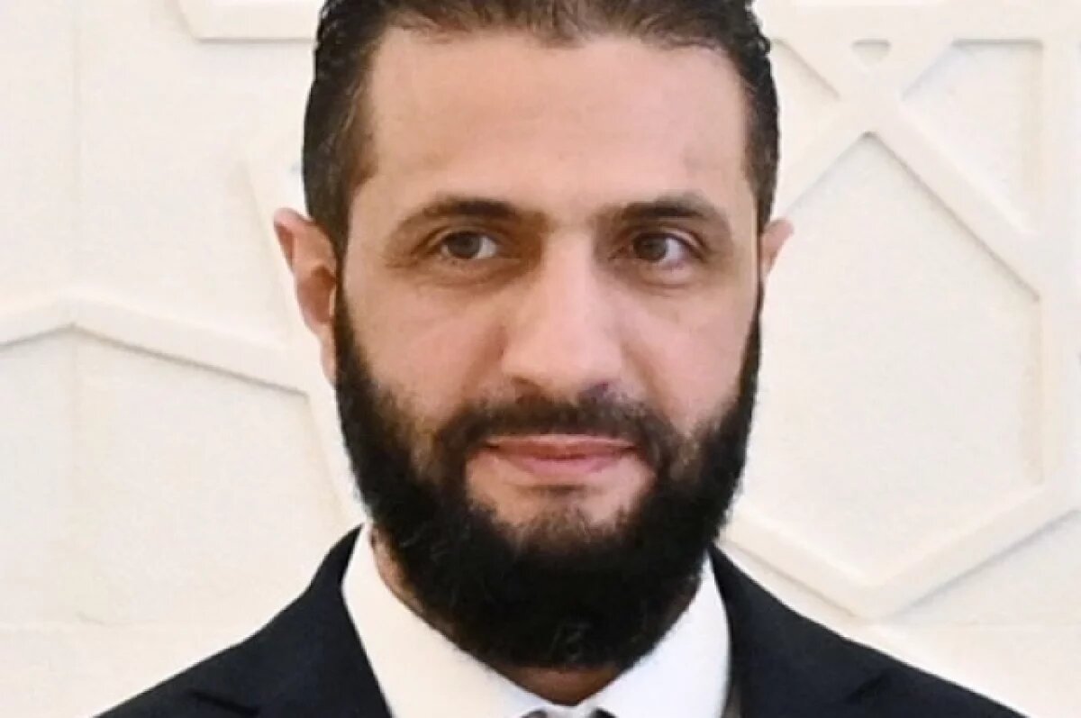    Президент Сирии Аш-Шараа сообщил, что Трамп подарил ему кепку движения MAGА