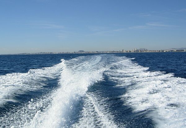 Кильватерная струя пограничного корабля в море: воспоминания о службе в морском флоте России, волны и круговорот времени в пограничной одиссее
