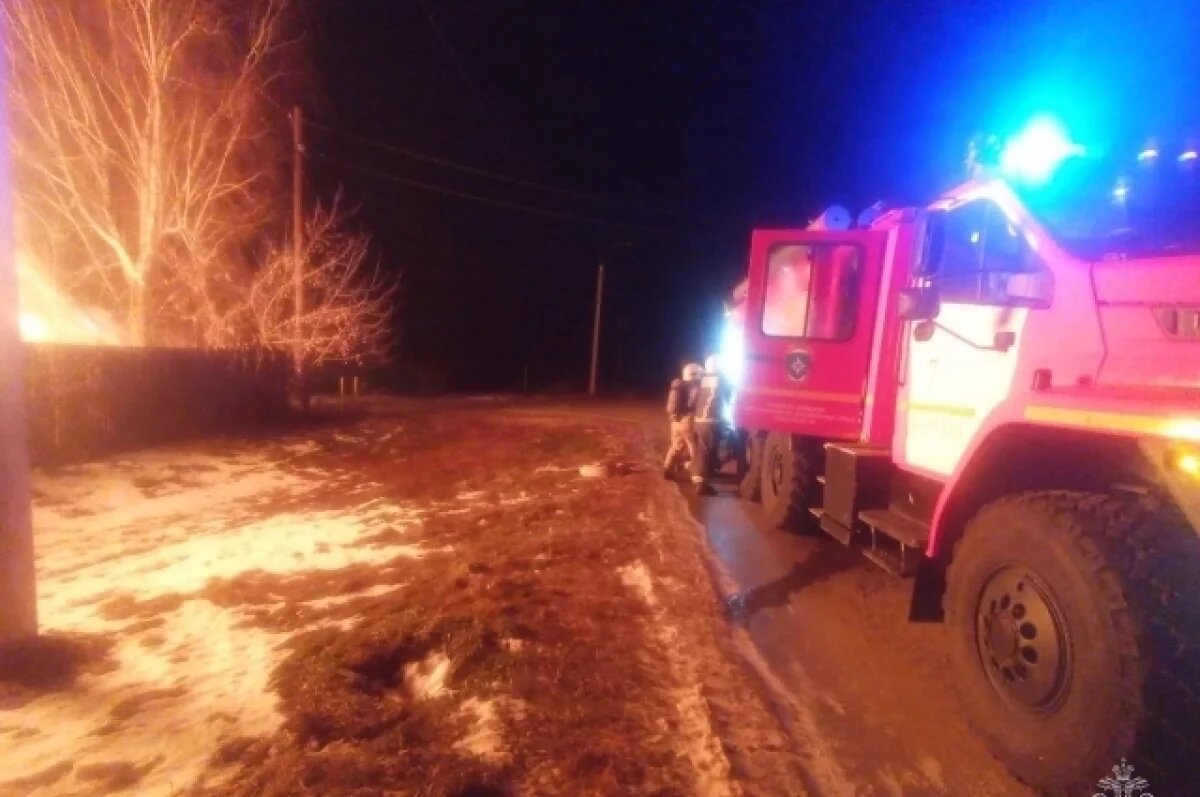    Два человека погибли в пожаре в частном доме в Барнауле