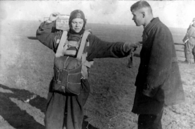    Надежда прыгает с парашютом. 1939 год. Фото: Белгородский государственный историко-художественный музей-диорама "Курская битва. Белгородское направление"